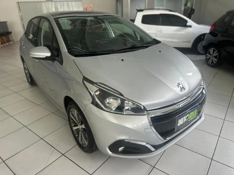 Peugeot - 208 GRIFFE AT6